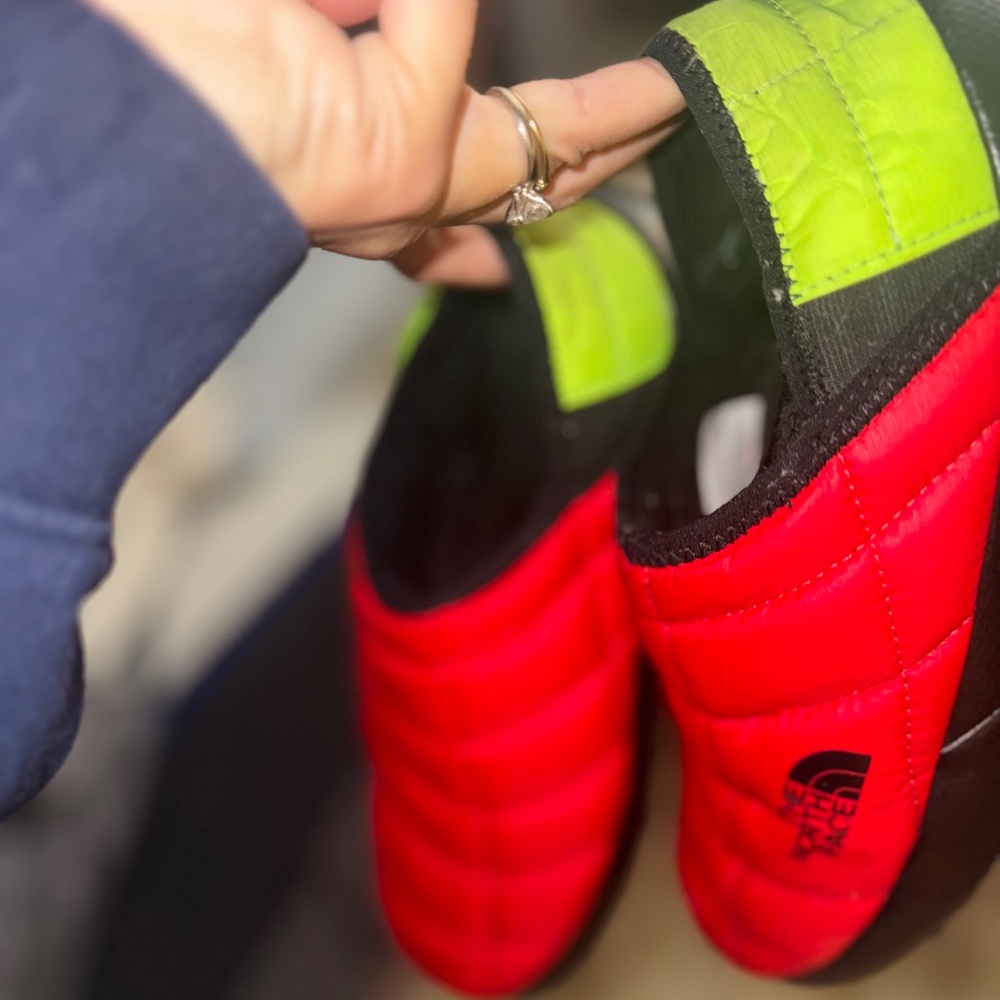 The North Face Red and Green Quilted Men's Slippers - Picture 2 of 5